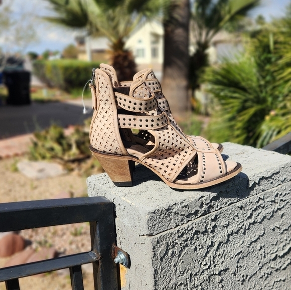 Lane Boots Artesia‎ Cut Out Ankle Bootie Western Cowgirl Beige - Picture 10 of 10